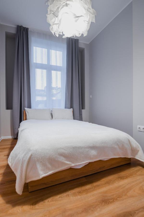 New Black & White - 2Bdr Apartment With Balcony Sofia Exterior foto